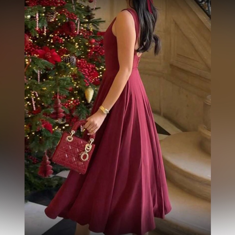 Elegant Burgundy Sleeveless Dress - Picture 7 of 11